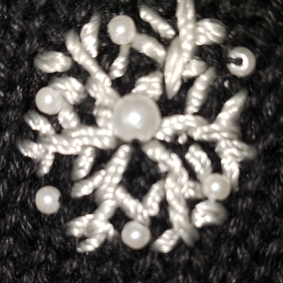 Victoria Jones | Sophisticated Christmas Sweater - Picture 11 of 16